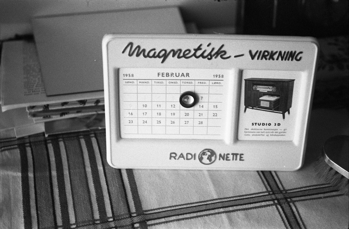 Kalender. Reklame for Radionette radiofabrikk.