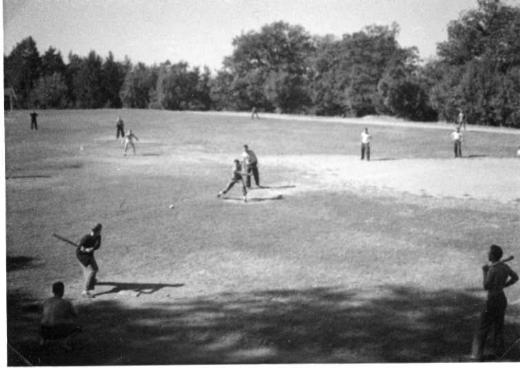 Män som spelar baseball på Åsavallen, Grännaberget.