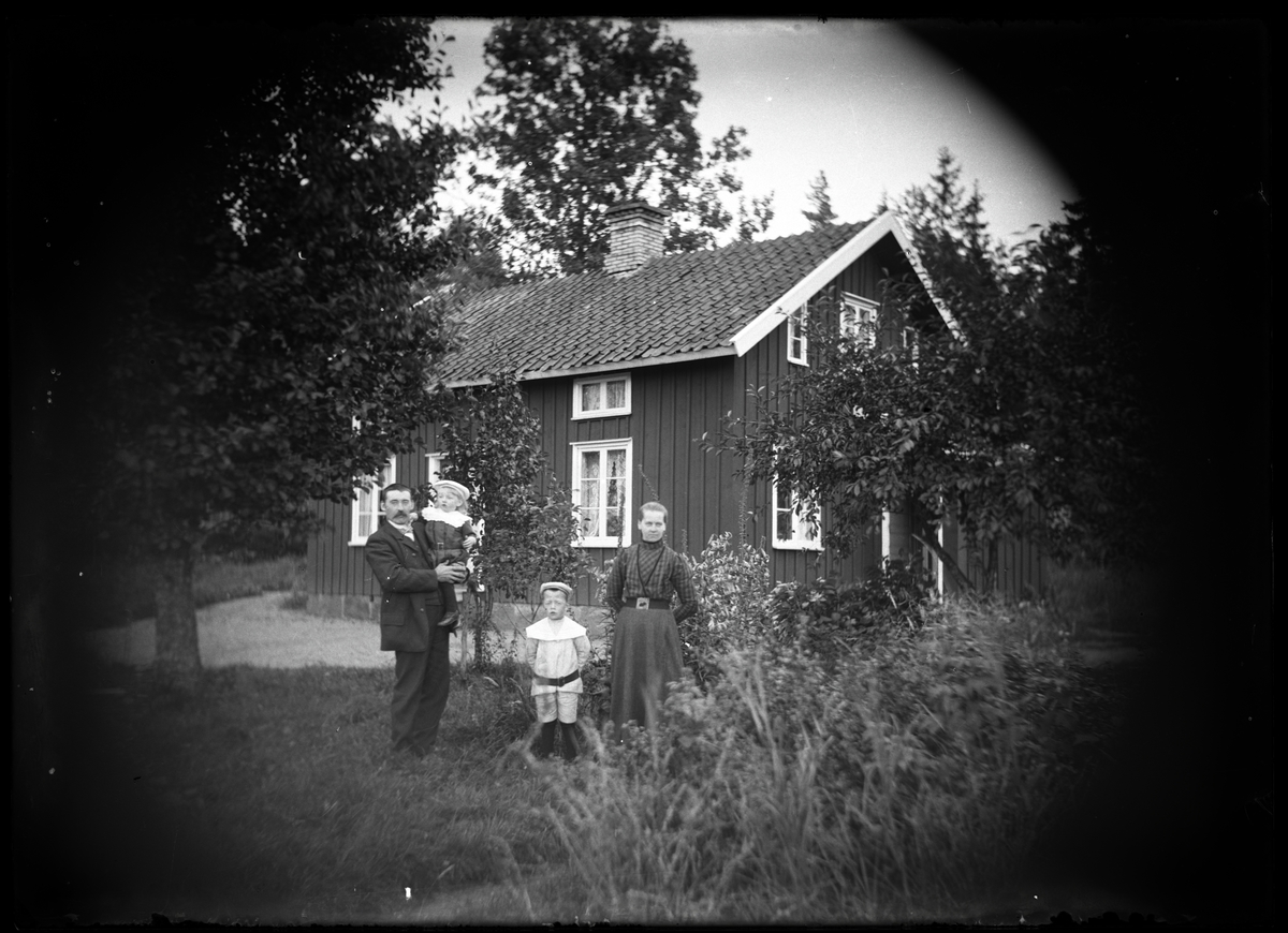 Tomtes Karl Svensson med familj, Krusegården