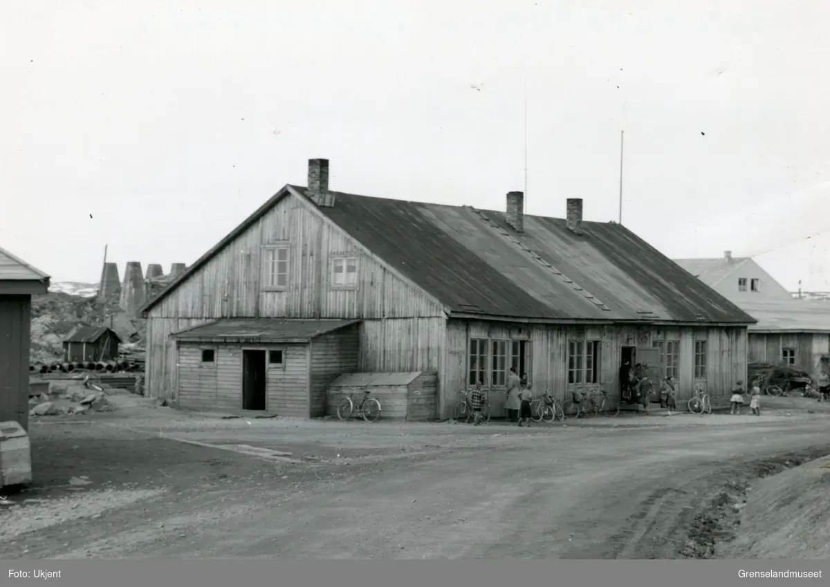 Skolebrakka i Bjørnevatn de første årene etter 1946.