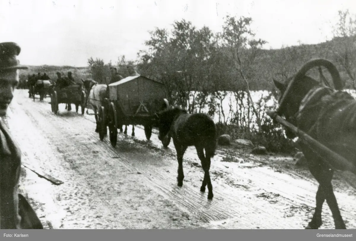 De siste Sovjetiske avdelinger forlater norsk jord. Storskog grensestasjon.