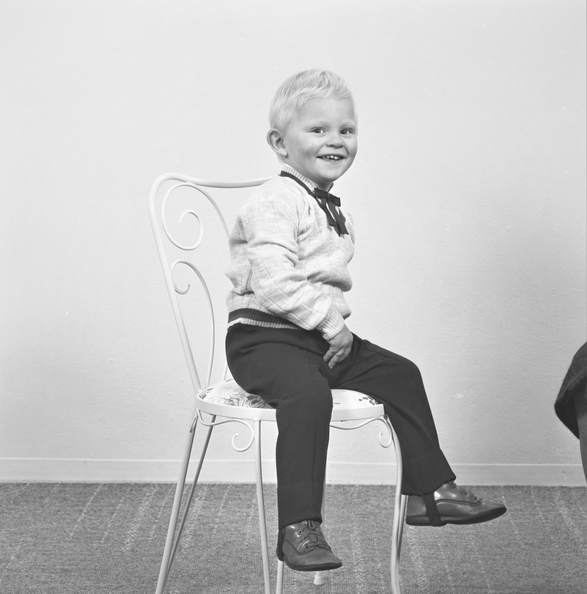 Portrett. Ung gutt. Bestilt av Alf Lønberg. Skudenesgata eller Brannstasjonen