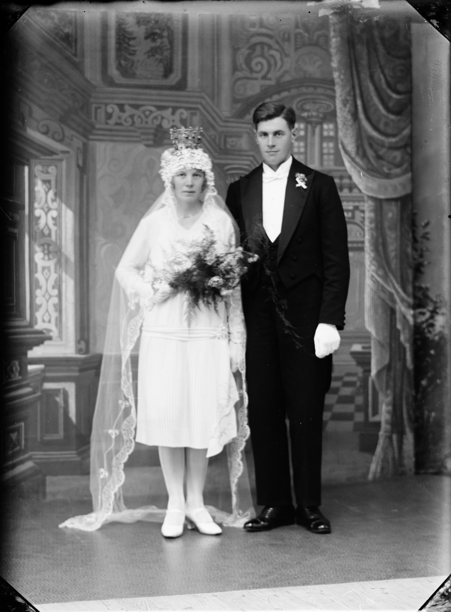 Brudparet Joung från Lundsvedja, Valö socken, Uppland 1929