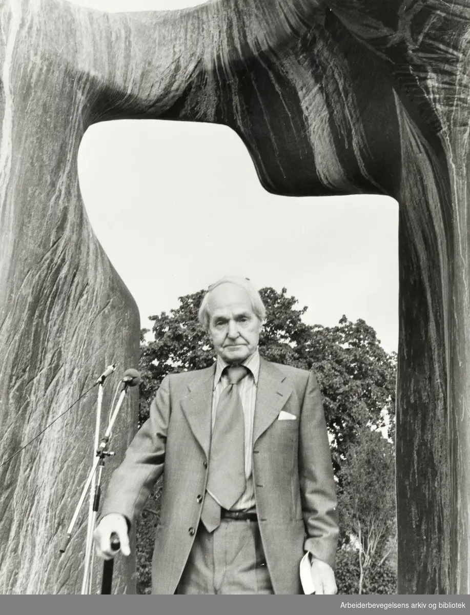 Huk. Billedhogger Henry Moore og hans Torso. August 1978