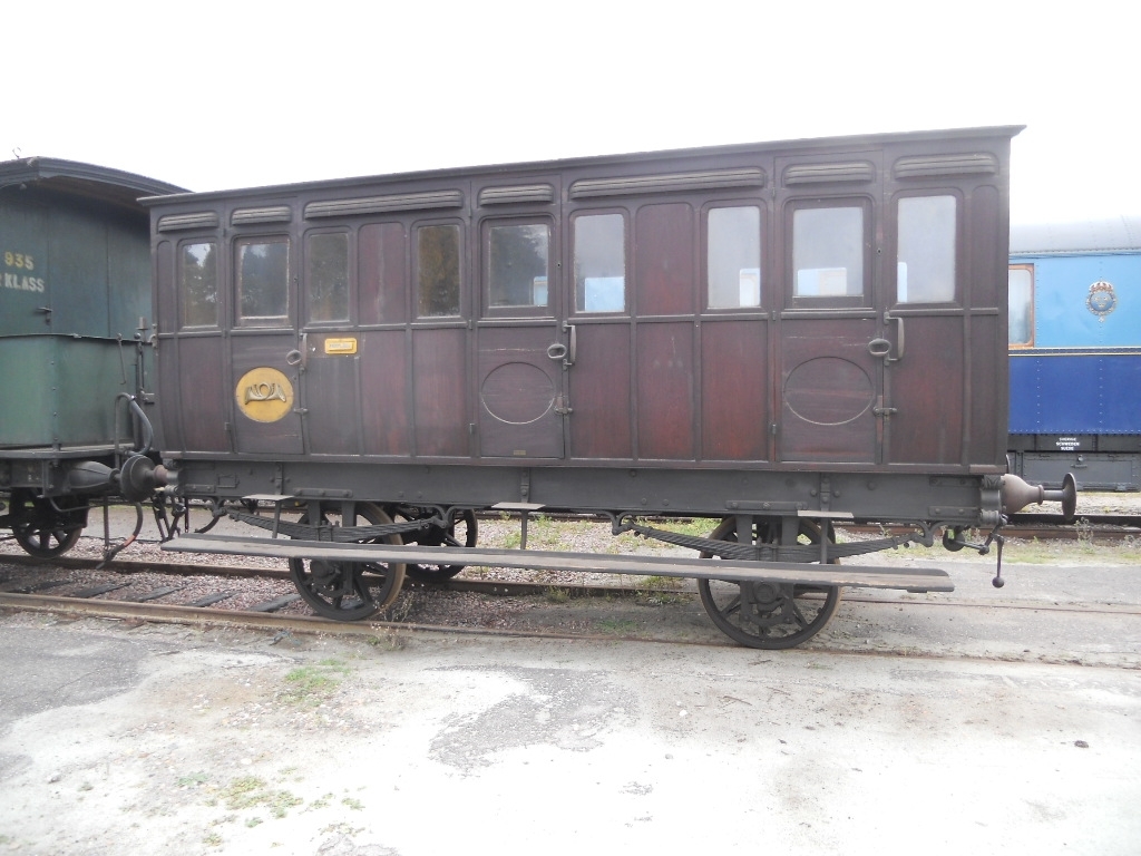 Person- och postvagn - Järnvägsmuseet / DigitaltMuseum