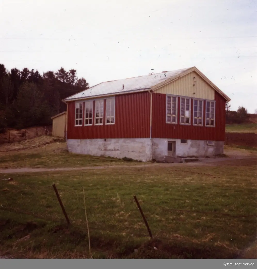 Rørvik, skolehuset på Lauvøya