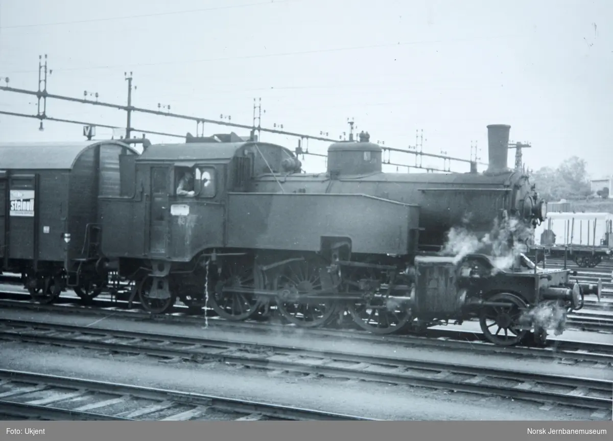 Damplokomotiv type 32a nr. 288 i skiftetjeneste på Alnabru stasjon.