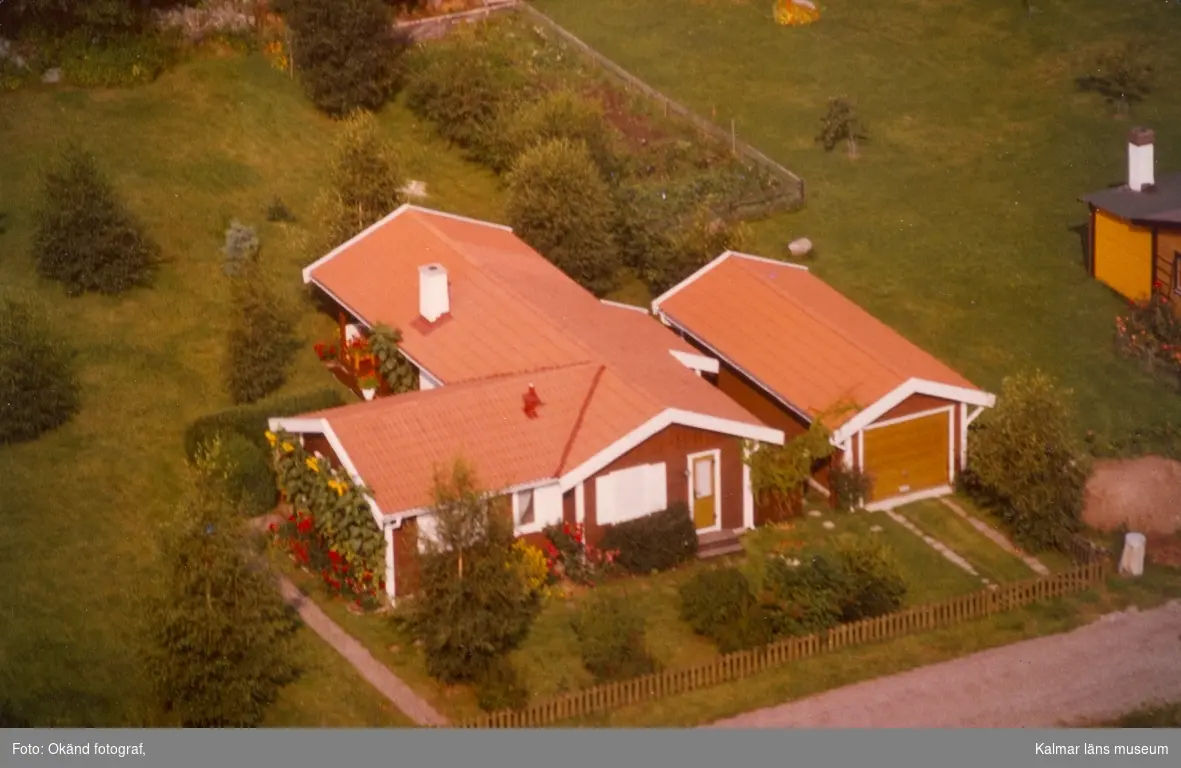Flygfoto över bostadshus i Hagby.
