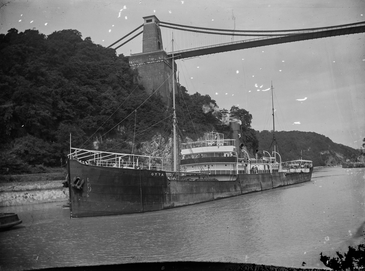 D/S 'Otta' (b.1899) ved Clifton suspension bridge.