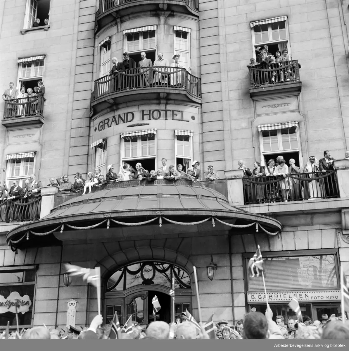 Grand Hotel. 17. mai 1958.