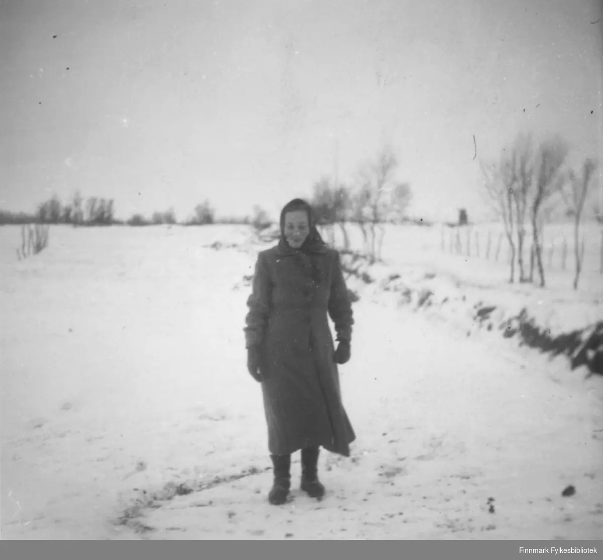 Bigga Mathisen fotografert på et snødekt jorde i Oterbekken.