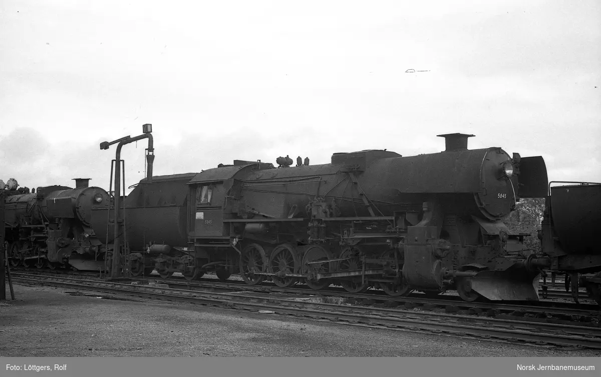 Utrangert damplokomotiv 63a 5845 på Marienborg.