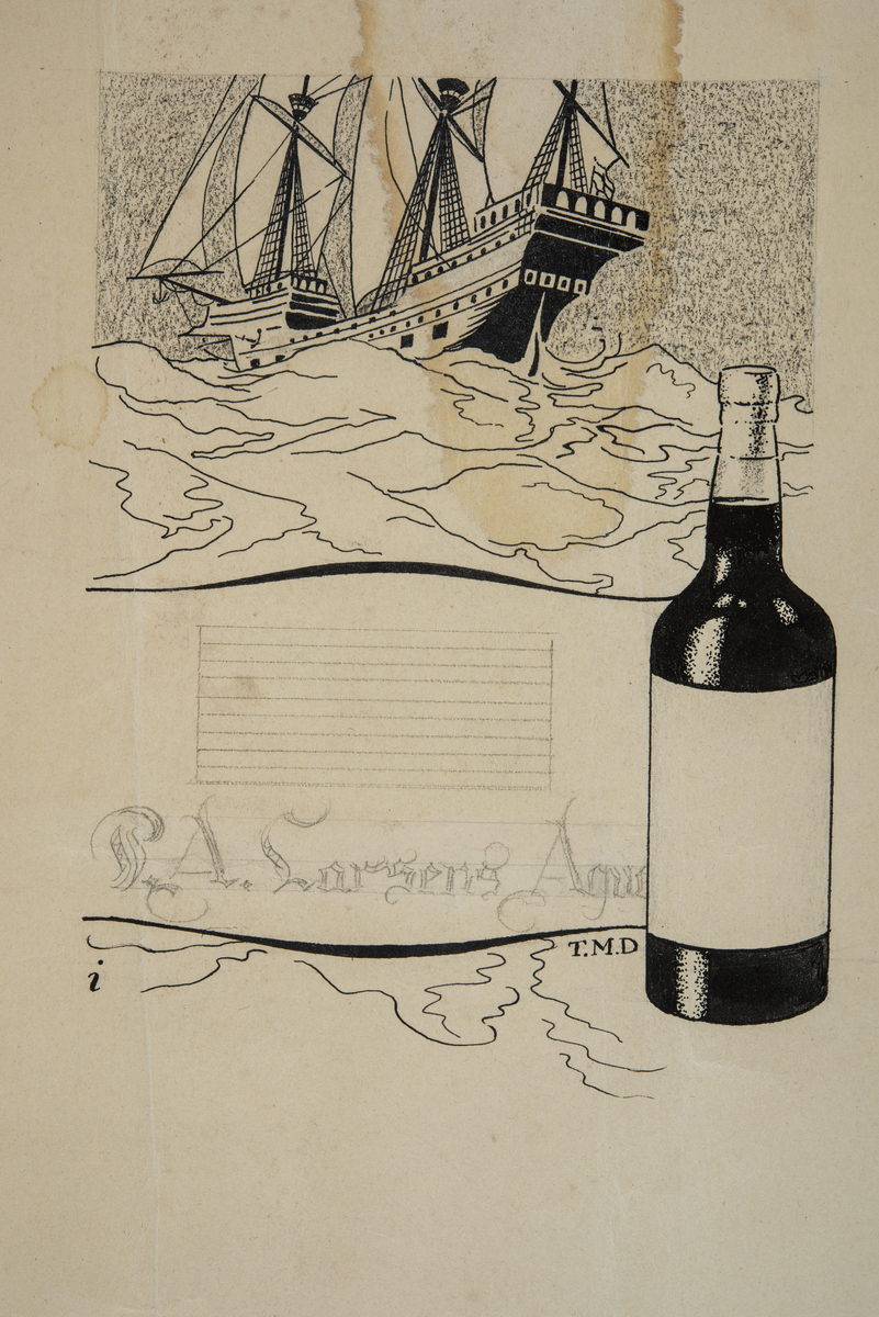 Håndtegnet skisse til etikett for P.A. Larsens Aquavit. Påførst tekst: "Motto: I Gammel og Ny Tid". 