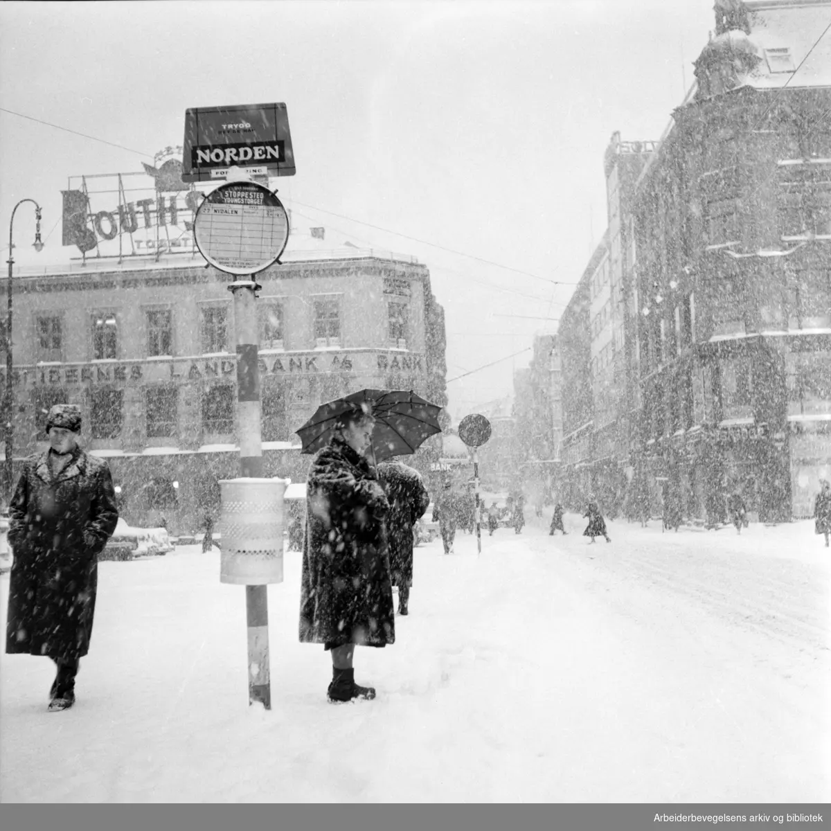 Vinter på Youngstorget. Januar 1958.