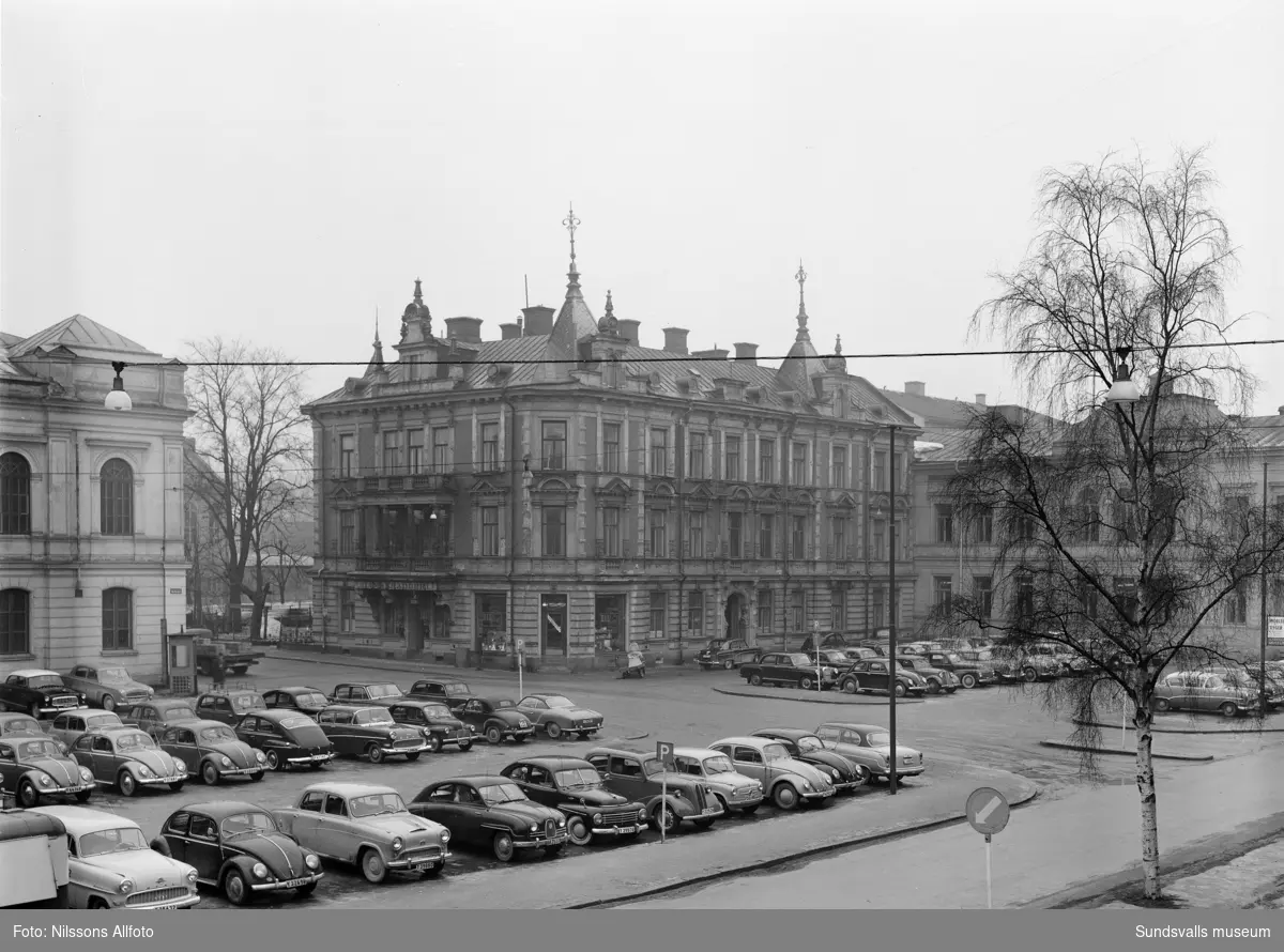 Thuressonska huset. Tidigare ombudsmannen och direktören Th. R. Thuressons (1843-1918) bostadshus på Nytorget  2.