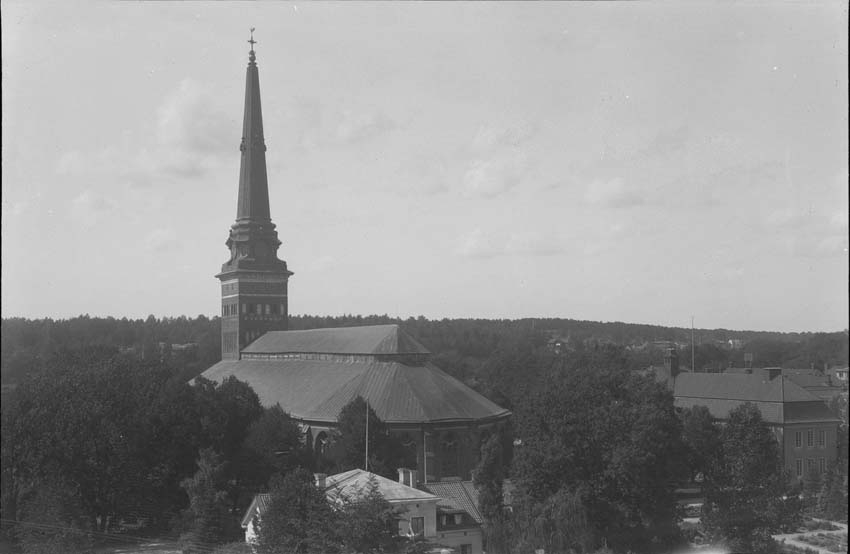 Utsikt från öster mot Västerås Domkyrka.