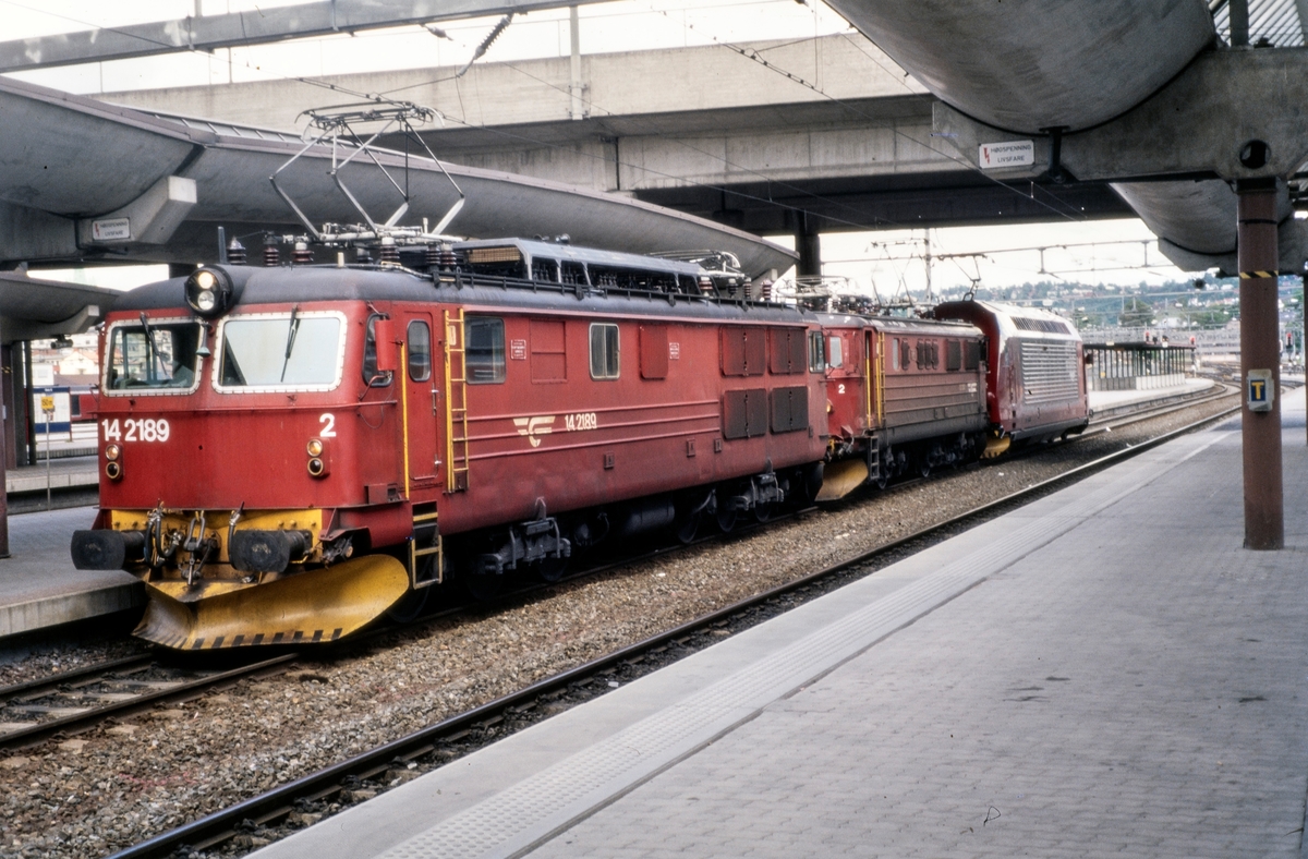 Elektriske lokomotiv type El 14 2189, el 13 og El 18 på Oslo Sentralstasjon