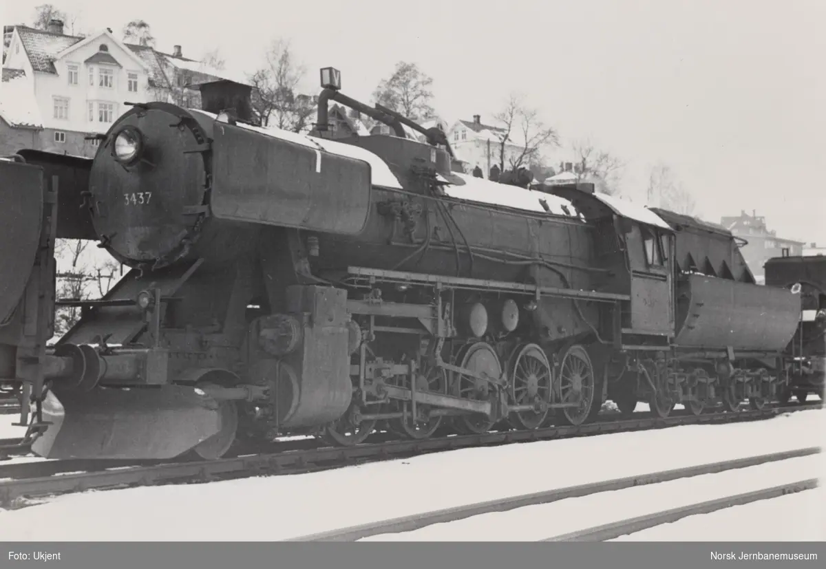 Hensatt damplokomotiv type 63a nr. 3437 på Marienborg