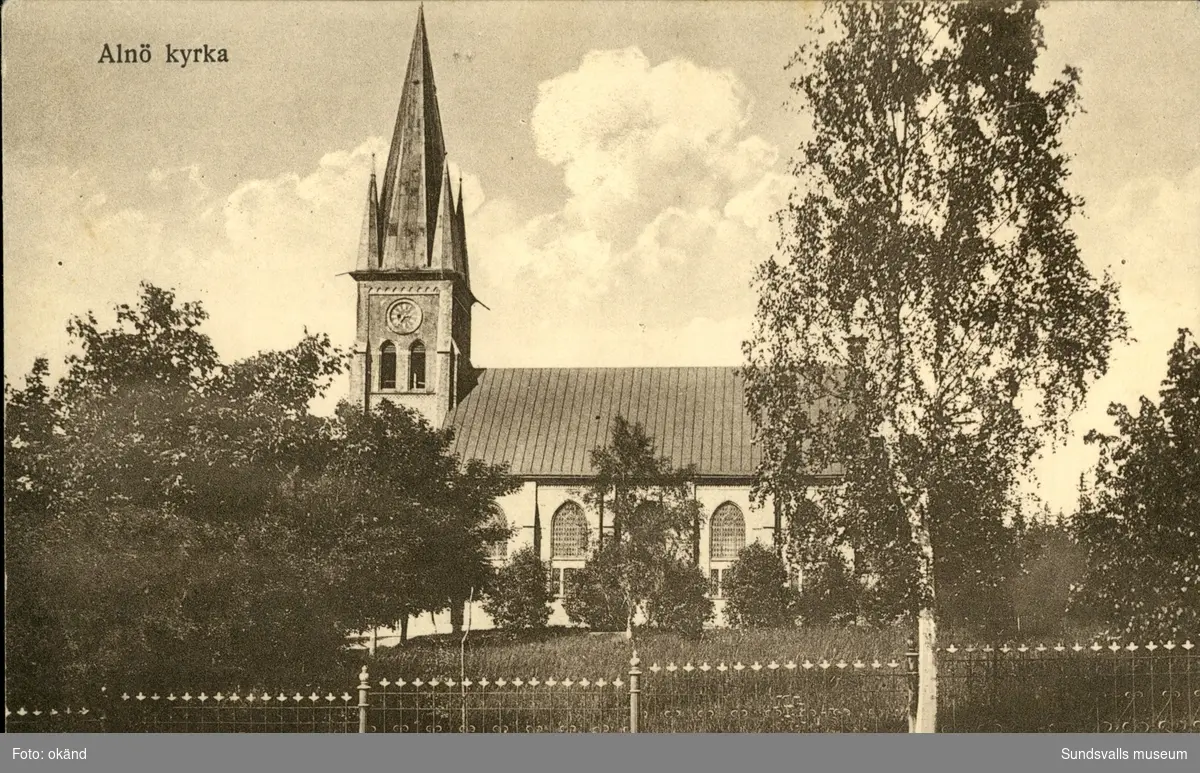 Vykort med motiv över kyrkan på Alnö.