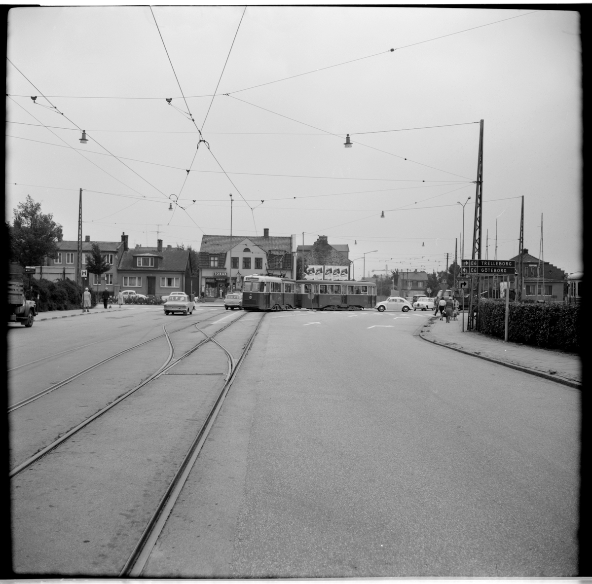 Malmö Stads Spårvägar, MSS H 46 linje 1 med släpvagn vid Södervärn. Vagnen kommer från Lönngatan och går mot staden.