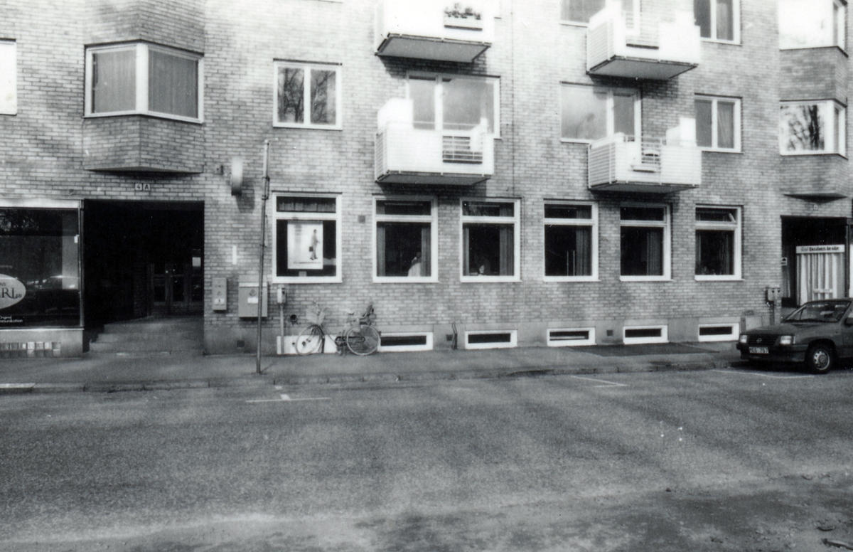 Dokumentation av postkontoret Halmstad 2, Badhusgatan 4, Halmstad. 
Postkontoret upphörde den 30 oktober 1987.