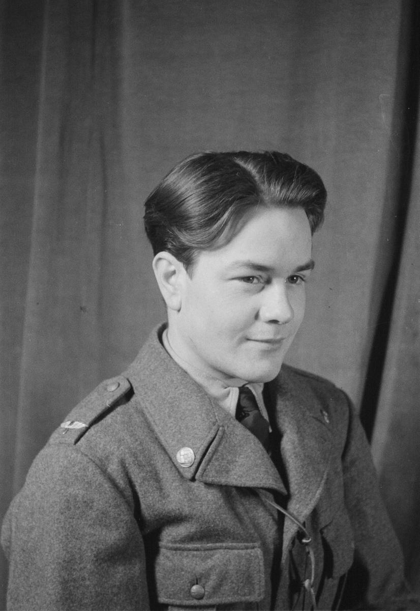 Porträttfoto av sergeant Claes Erik Gunnar Kjellberg (nummer 862), mekaniker i Rovaniemi vid F 19, Svenska frivilligkåren i Finland under finska vinterkriget, 1940.