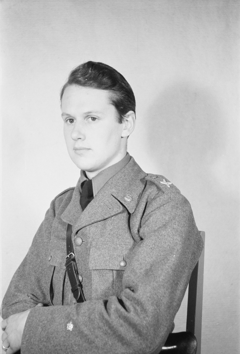 Porträttfoto av fänrik Benkt Widegren (nummer 8057), flottiljintendent vid F 19, Svenska frivilligkåren i Finland under finska vinterkriget, 1940.