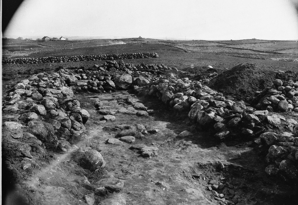 Frå utgravinga på Hanaland på Ree i 1935/36 ved arkeolog Jan Pettersen.
