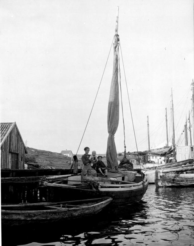 Family in their sailboat ca. 1920. Kopervik, Rogaland.