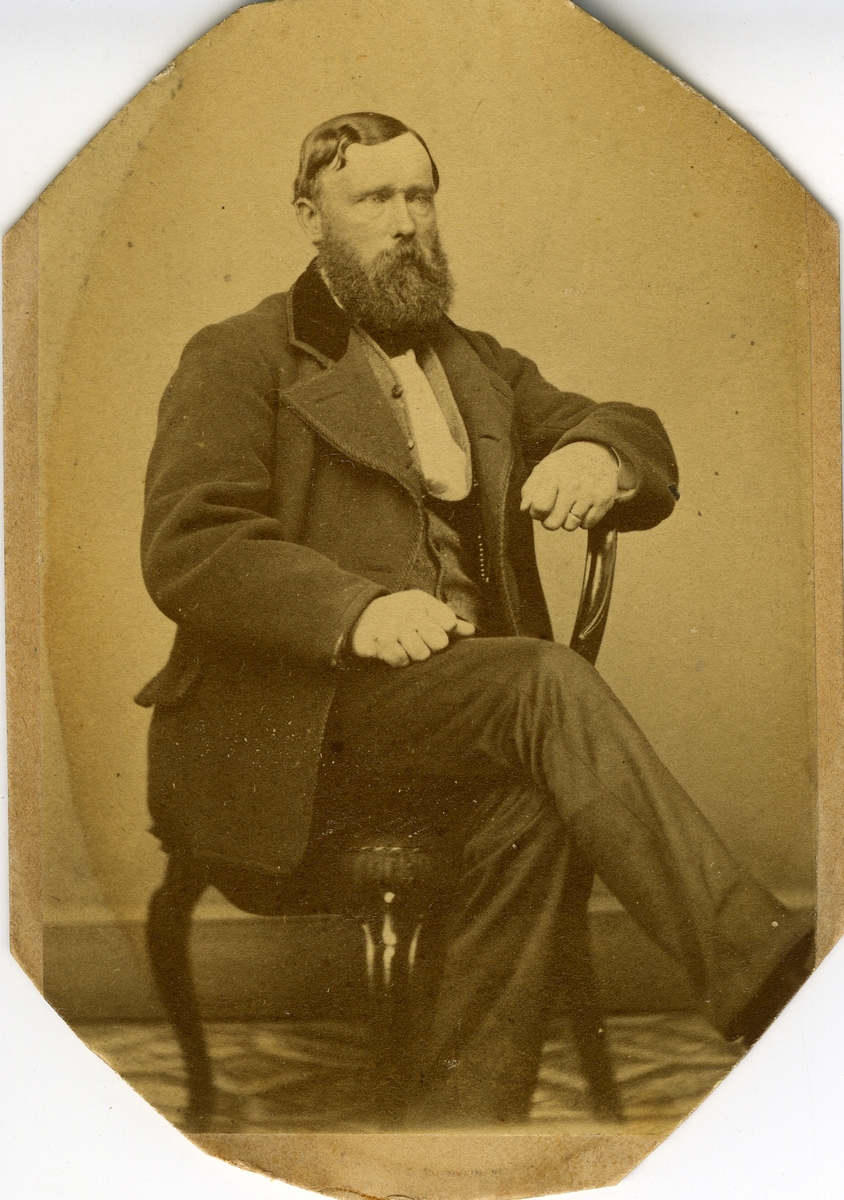 Bernhard Bergh, muligens død 1891.

Fotografert i England.
