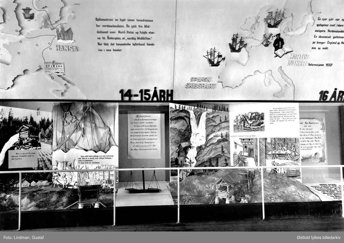 Mosseutstillingen i 1937 - utstillingsmontere med historiske tablå.