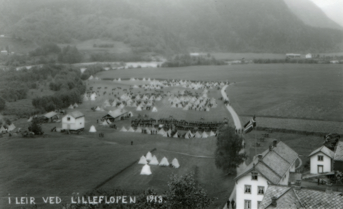 I leir ved Lillefloren 1913.