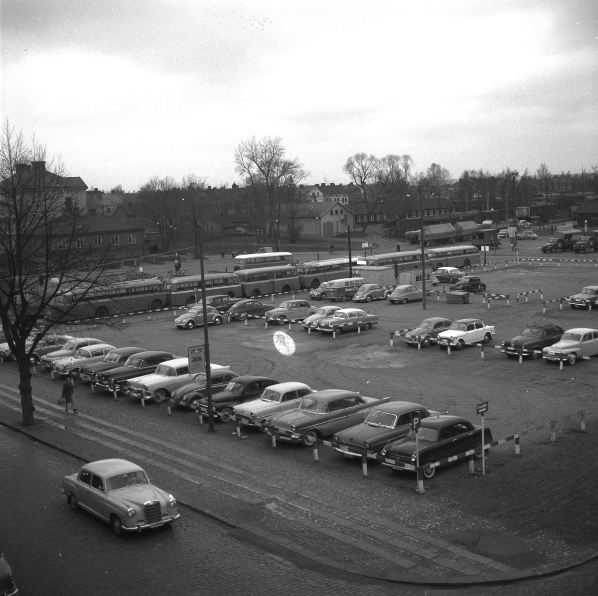 Alla busstationer under ett tak.
7 april 1959.