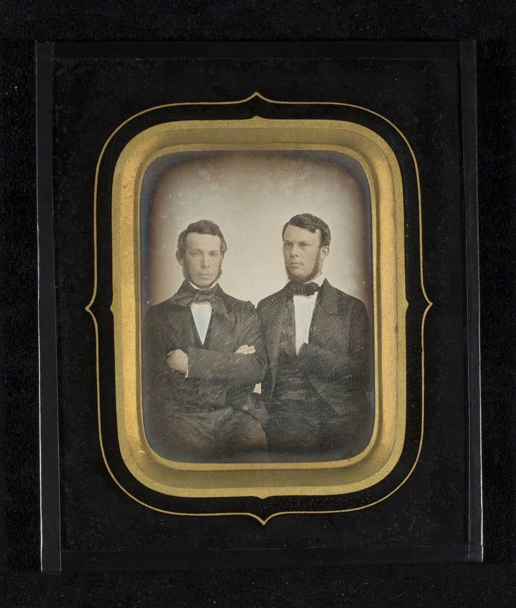 Daguerreotypi av brødrene (f.v.) Carl Konow Angell (1815-1864) og Thomas Angell (1821-1891).