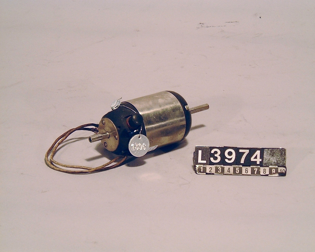 Elektrisk motor, som testats i Electrolux centrallaboratorium. På motorn finns även en metallbricka fäst med inv.nr. 1396.