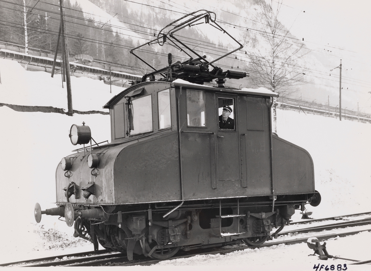 Norsk Hydros elektriske lokomotiv nr. 4 eller 5 på Rjukan stasjon