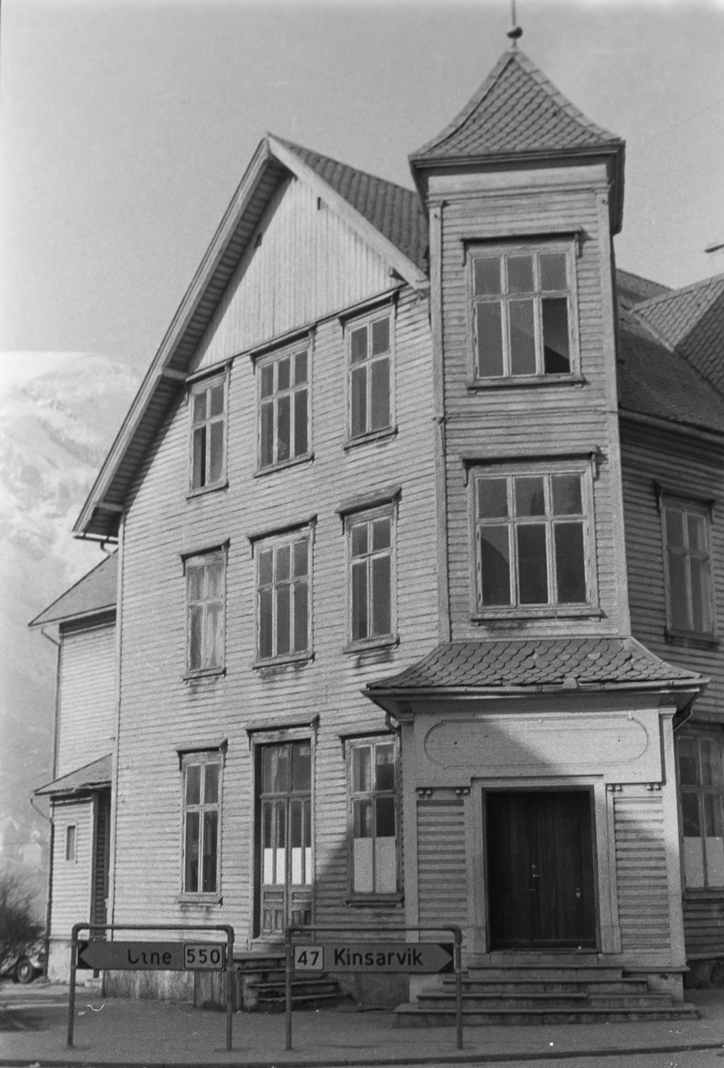 Sørenden av det gamle rådhuset/Hotel Hardanger. 