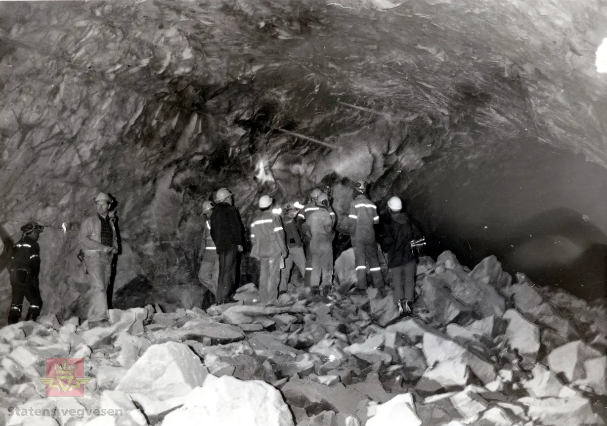 Giljajuvet tunnel, gjennomslag i 1984. Giljajuvet tunnel er en veitunnel i Gjesdal i Rogaland, langs fylkesvei 45. Tunnelens lengde er 547 meter.