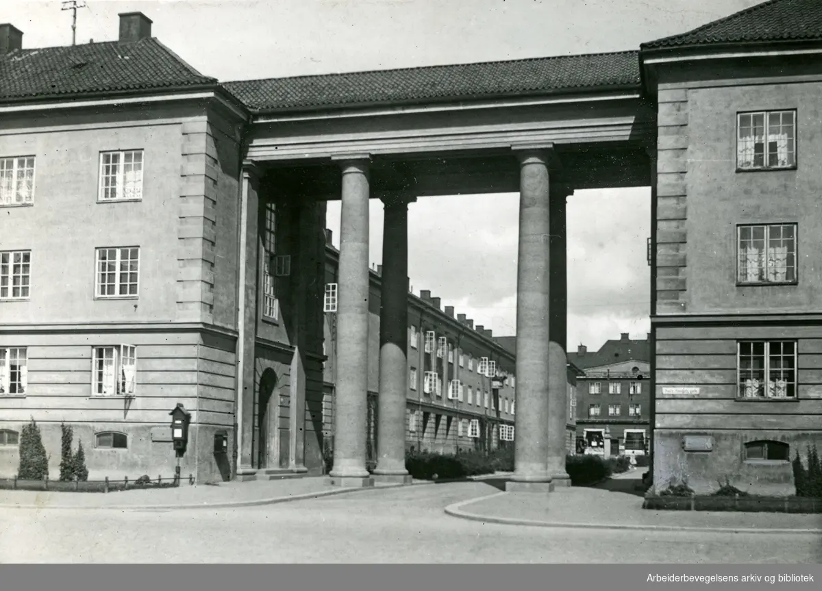 Hans Nielsen Hauges gate på Sandaker. Eksempel på boligbygg i nyklassisistisk stil fra 1926. Arkitekt Harald Hals ved Boligdirektørens kontor. Foto fra slutten av 1920-tallet.
