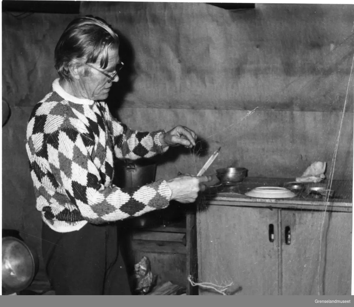 Ilja Gauriloff med fiskegarn. 1967. Mustola, Nellim, Enare.