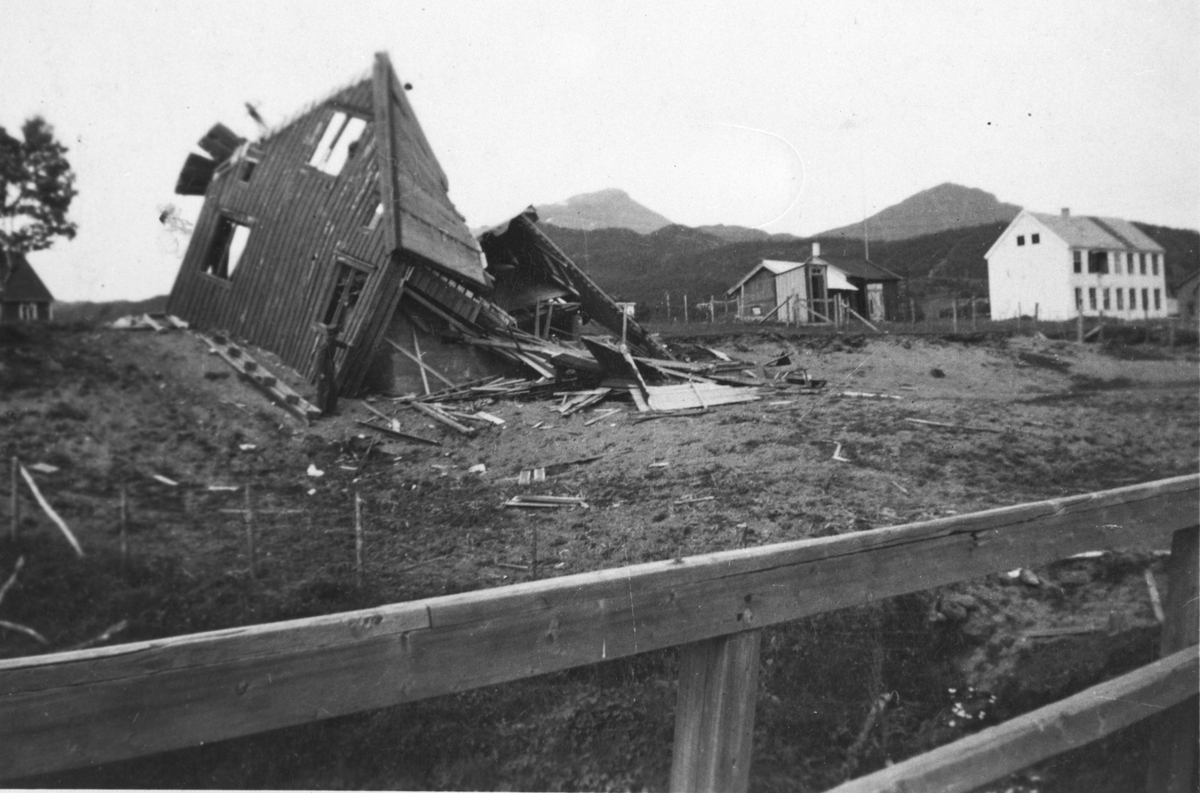 Ødelagte bygninger i Bjerkvik.