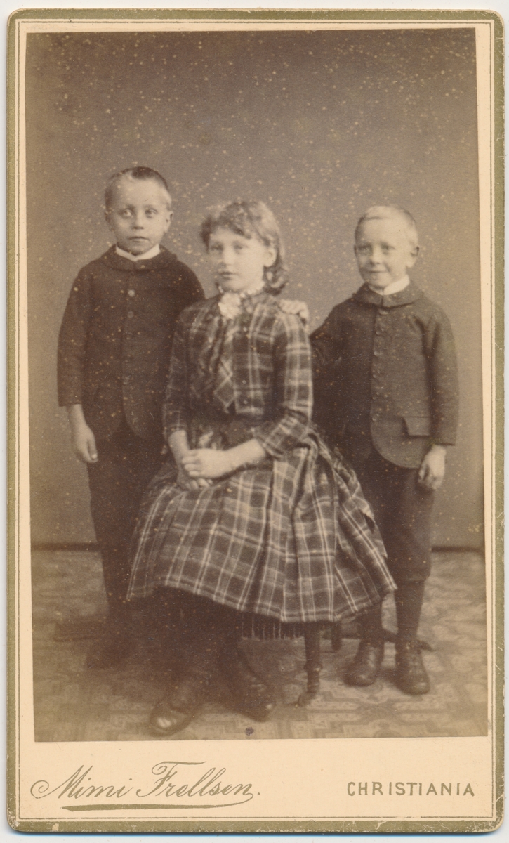 3 søsken Gulbrandsen, 2 brødre og ei søster