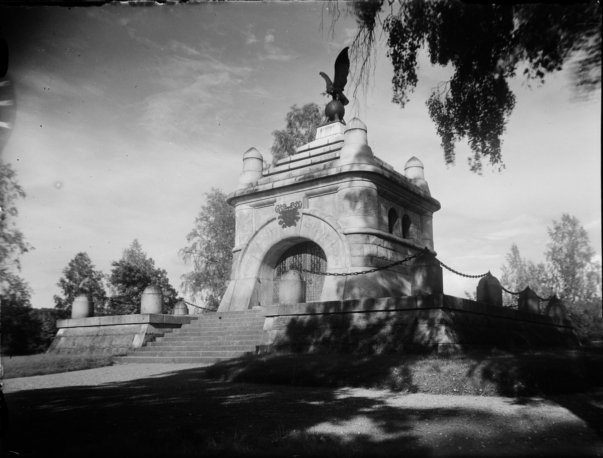 Uppfinnaren John Ericssons gravmonument, Filipstad