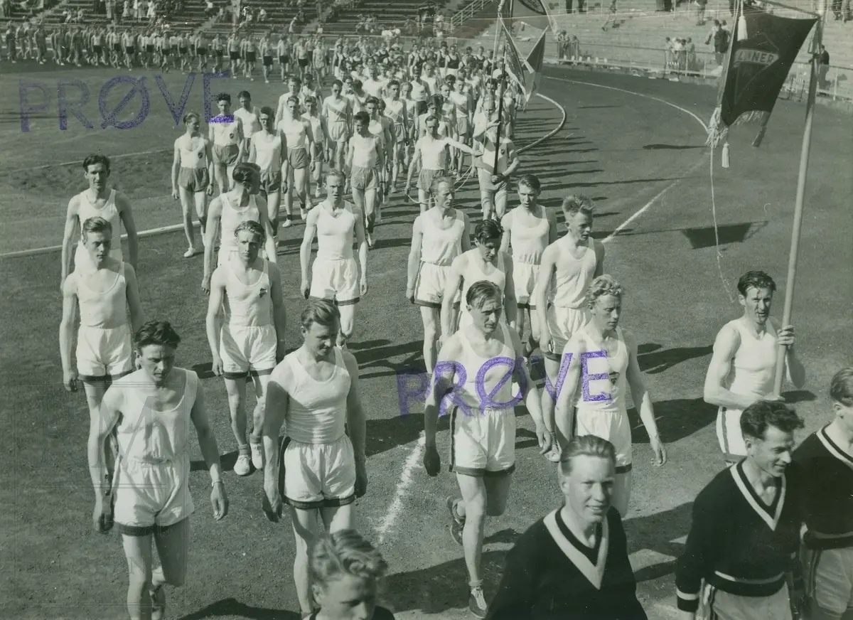 Holmenkollstafetten 1951, defillering Lunner Idrettslag