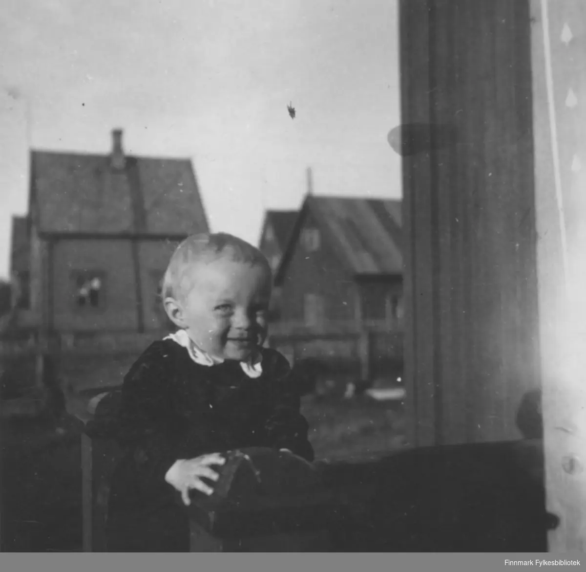 Per-Olav Ollila fotografert i Kirkenes, når han er 1 år  og 6 måneder.