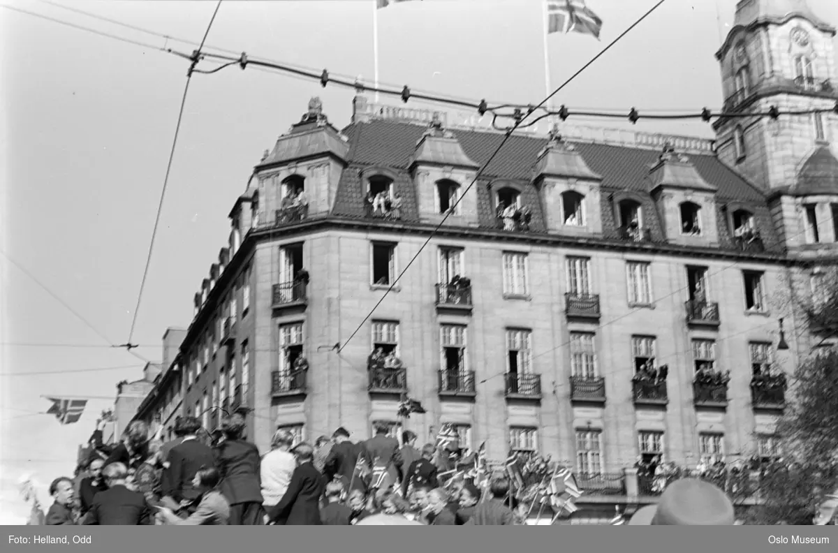 Grand Hotel, mennesker, flagg