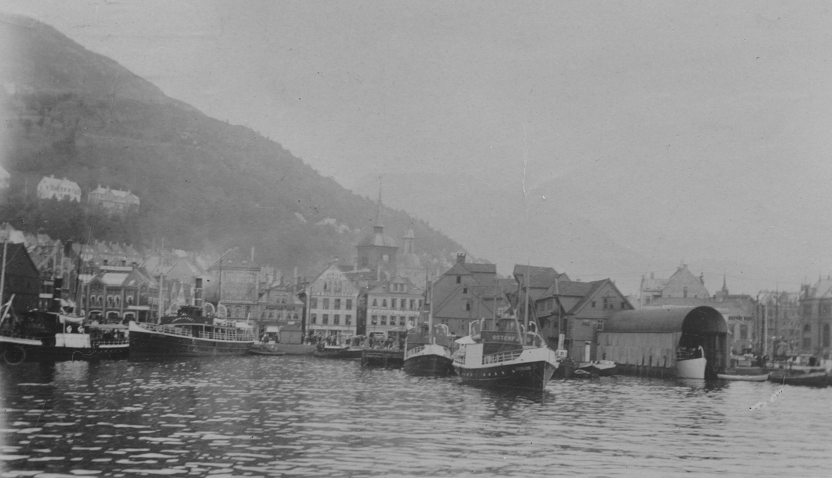 Bergen. Vågen, før 1914. Ukjent fotograf/utgiver.