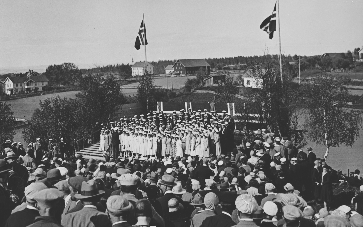 Sangerstevne på Dystehaugbakken, Kolbu ca. 1930