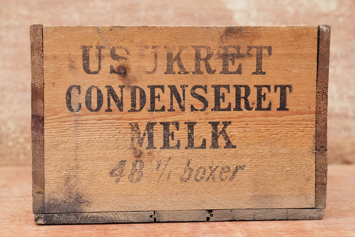 Trekasse for oppbevaring og transport av bokser med kondensert melk, Vikingmelk.