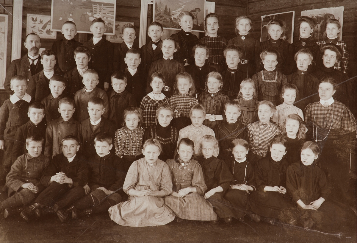 Lunden Skole, Vang H. Gruppe elever og lærere, ukjente. Februar 1911.
